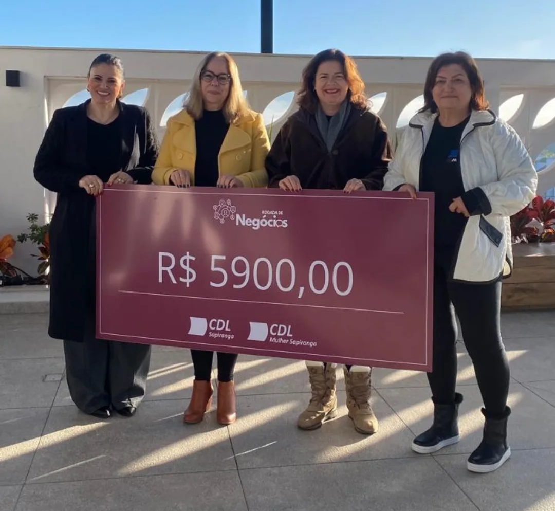 CDL Sapiranga entrega doação à Apada com valor arrecadado em evento voltado a empreendedoras
