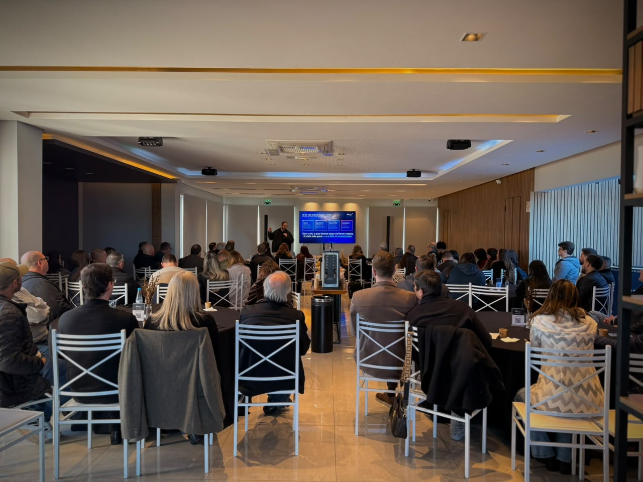 CDL Sapiranga apresenta inteligência artificial para associados