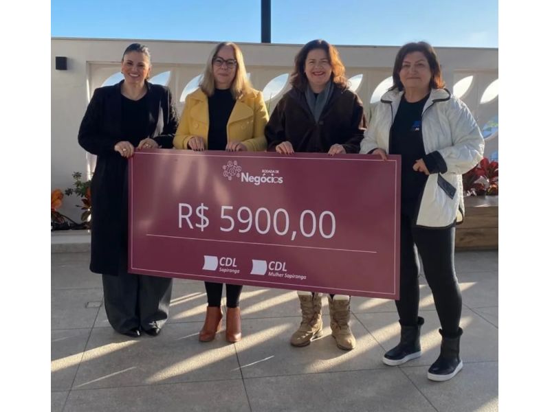 CDL Sapiranga entrega doação à Apada com valor arrecadado em evento voltado a empreendedoras